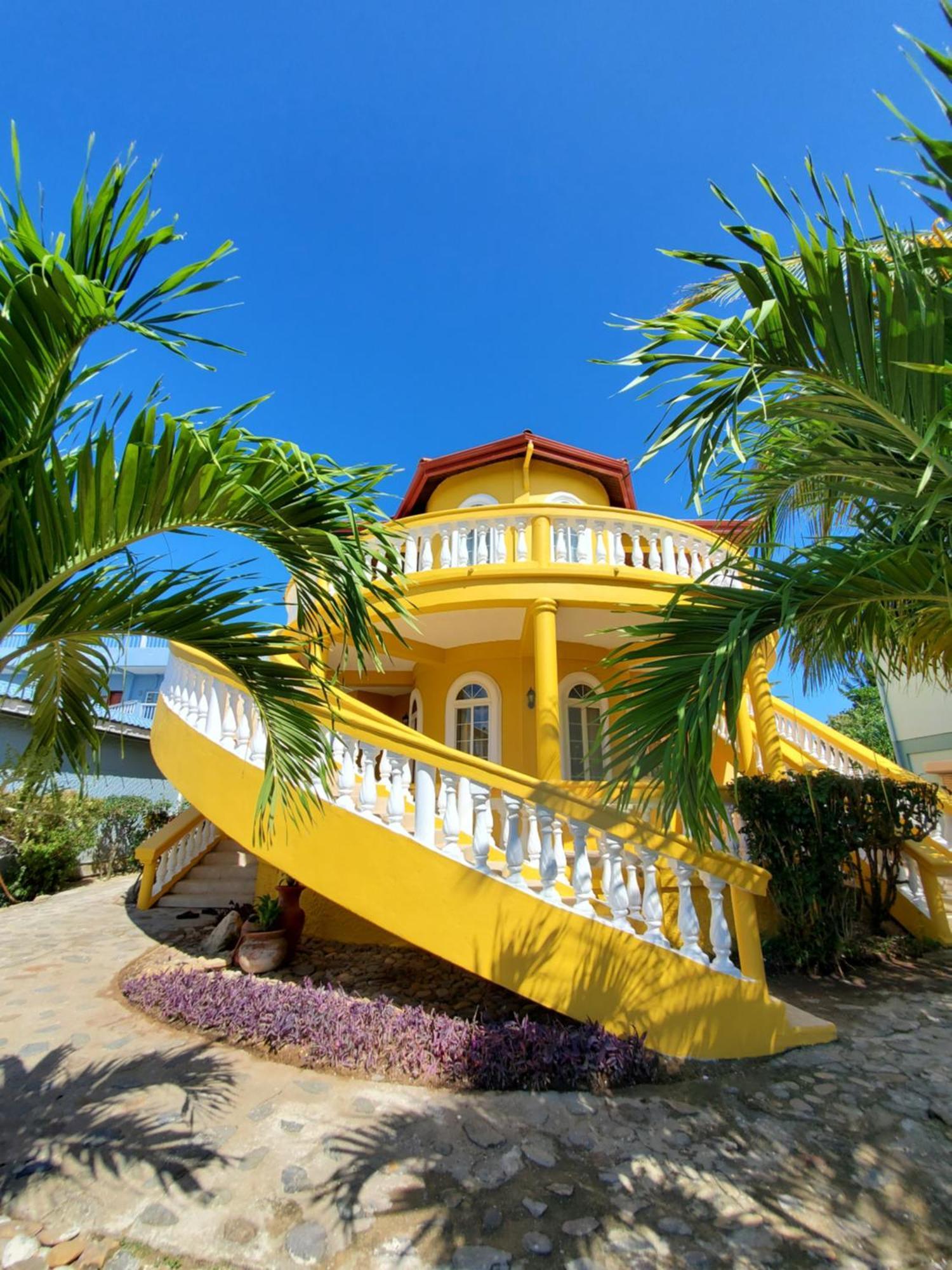 Blue Parrot Beach House And Villas Hopkins Dış mekan fotoğraf