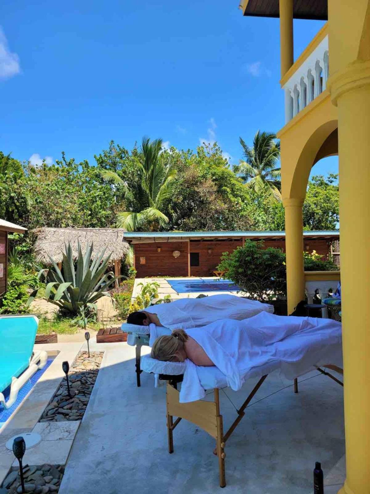 Blue Parrot Beach House And Villas Hopkins Dış mekan fotoğraf